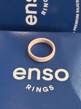 Women’s Silicone Enso Infinity Ring - size 8, thin